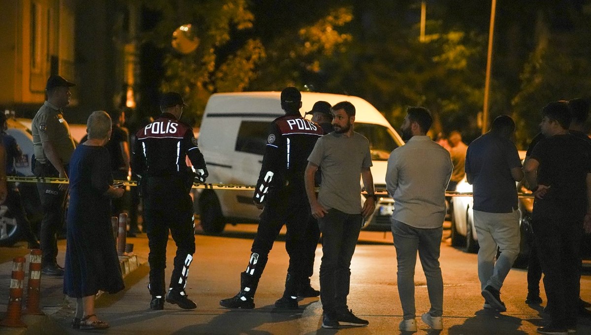 Abdüllatif Şener'in oğlu Bedirhan Şener, yüksek güvenlikli akıl hastanesine sevk edildi Abdüllatif Şener'in oğlu Bedirhan Şener, yüksek güvenlikli akıl hastanesine sevk edildi