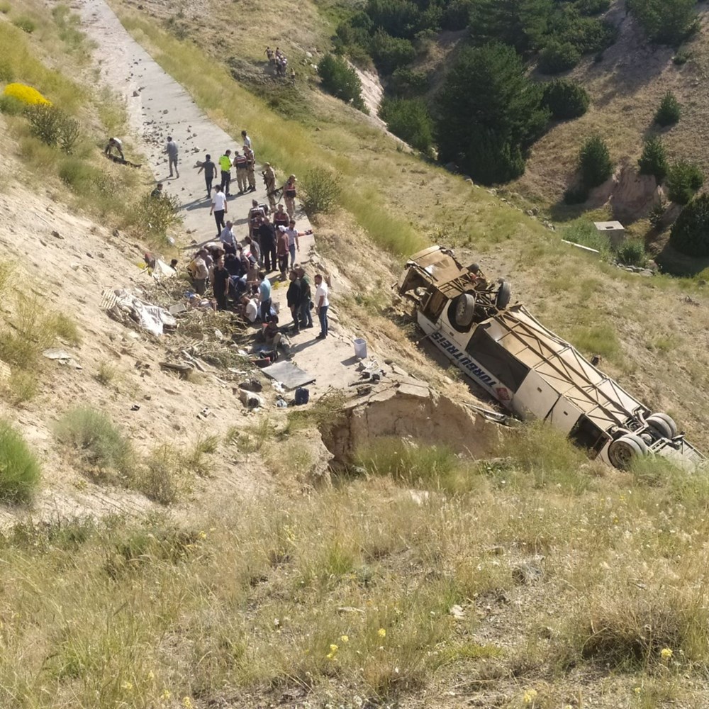 Kars'ta yolcu otobüsü şarampole devrildi: 7 ölü, 22 yaralı - 8