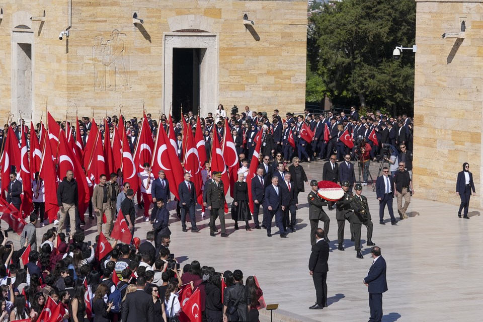 İlk adımın ışığında 106'ncı yıl: 81 ilden gelen gençler Anıtkabir'de - 1