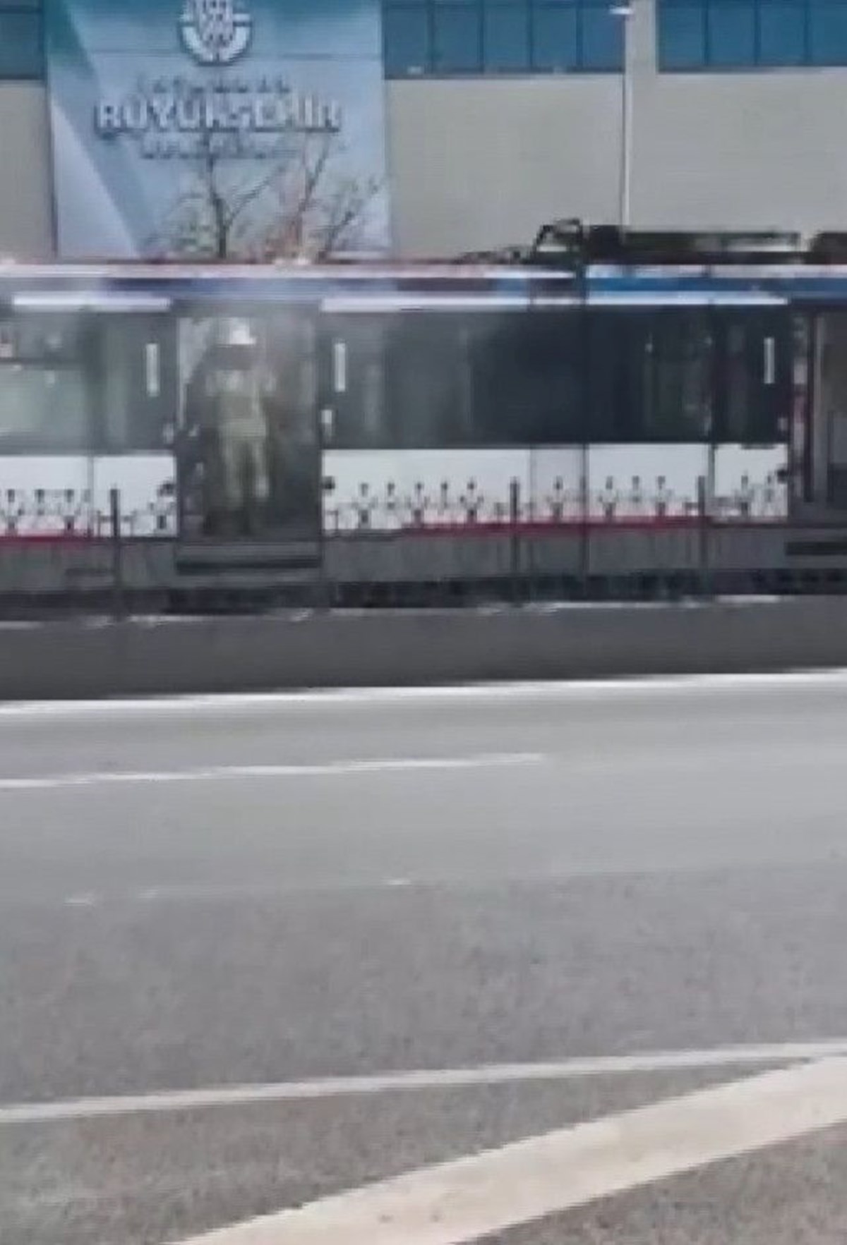 VTDKemtHTUiIFR_sIucLXA.jpg