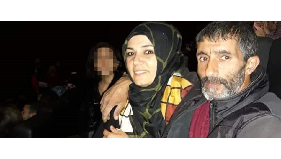 Tartıştığı eşini bıçak ve çekiçle öldürdü