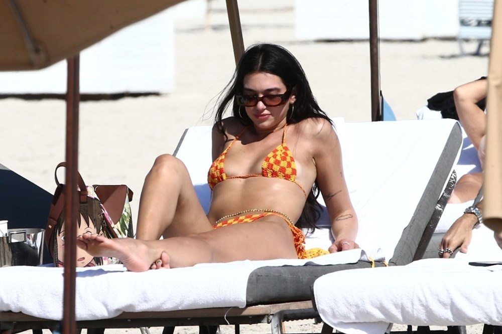 Dua Lipa Miami sahillerinde: Konser öncesi tatil - 6