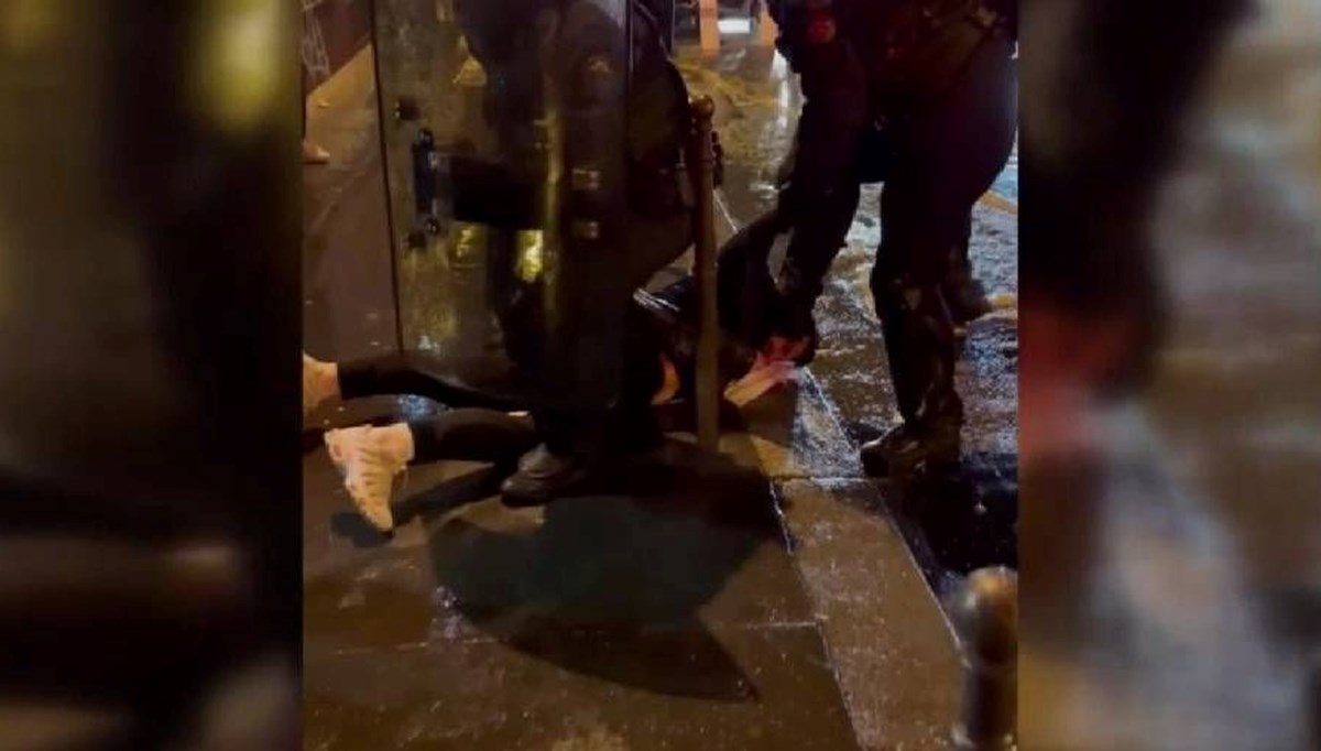 Paris polisinden Filistin destekçilerine şiddet kamerada Paris polisinden Filistin destekçilerine şiddet kamerada