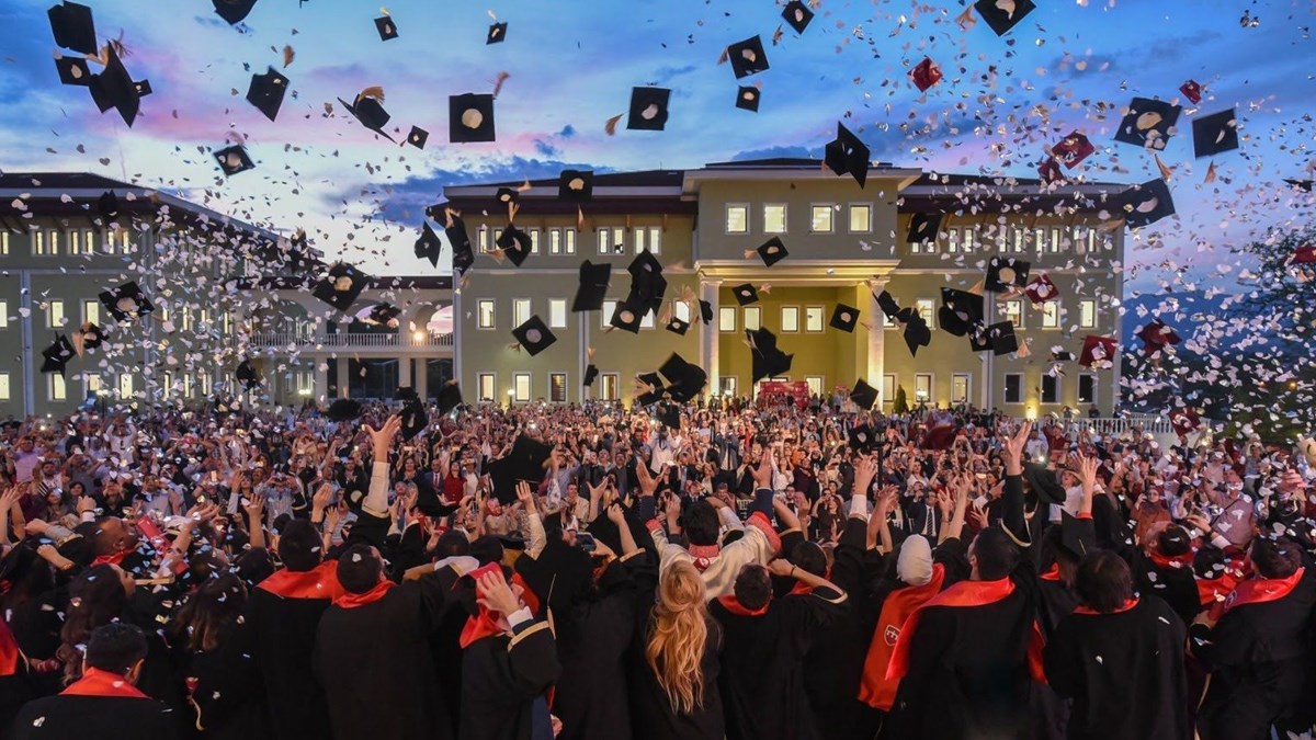 Uluslararasi Balkan Universitesi Nde Yuzde 100 E Varan Burs Imkani Ntv