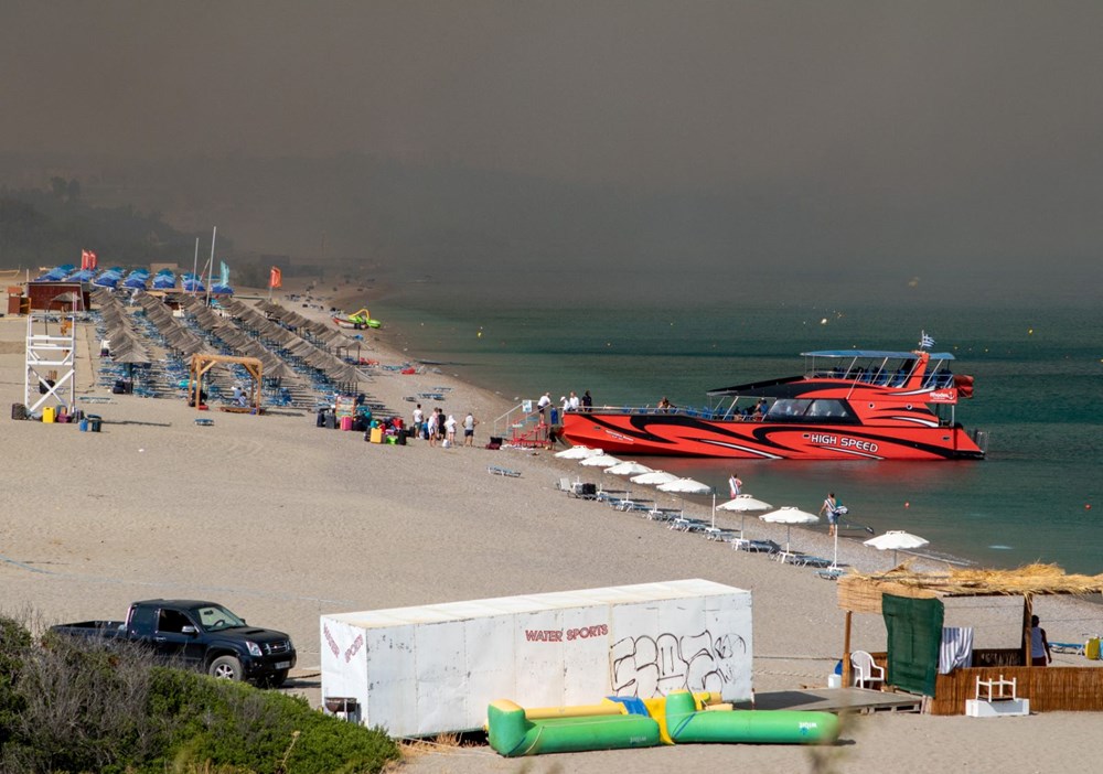 Yunanistan'ın turistik Rodos adasında orman yangını: 40 bin kişi tahliye edildi - 7
