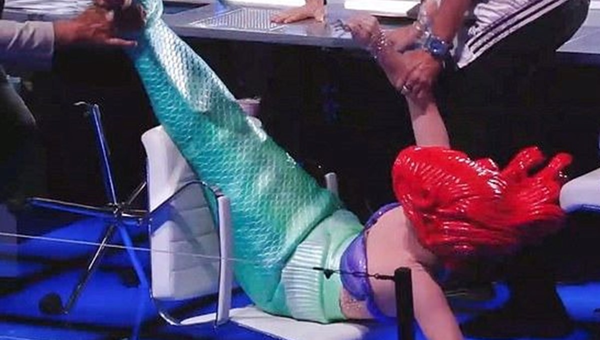 Katy Perry televizyon programında yere düştü