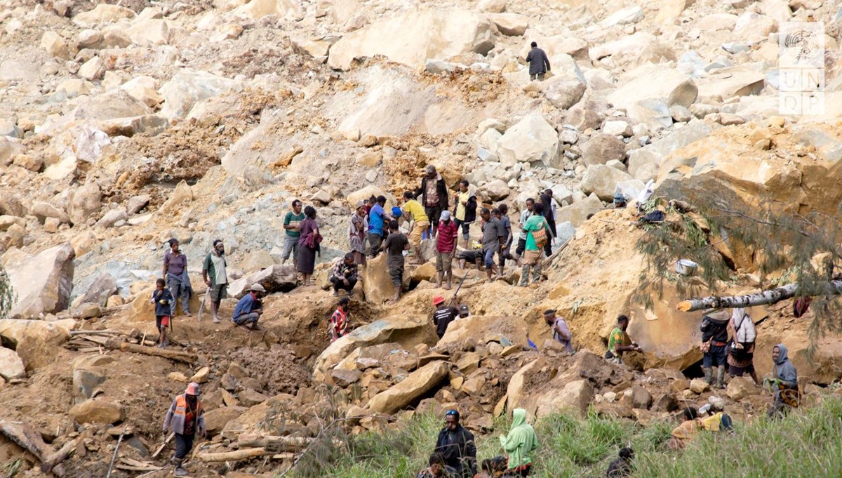 Papua Yeni Gine'de heyelan: Binlerce kişi için tahliye emri verildi Papua Yeni Gine'de heyelan: Binlerce kişi için tahliye emri verildi