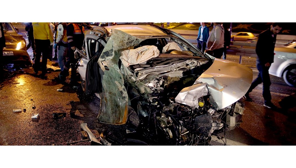 Zeytinburnu'nda trafik kazası: 1 ölü, 2 yaralı