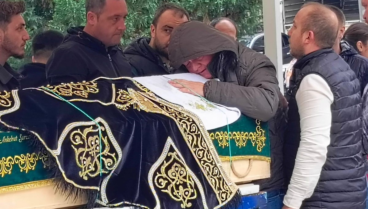 Sünnet cemiyetine çok az kalmıştı, peleriniyle uğurlandı Sünnet cemiyetine çok az kalmıştı, peleriniyle uğurlandı