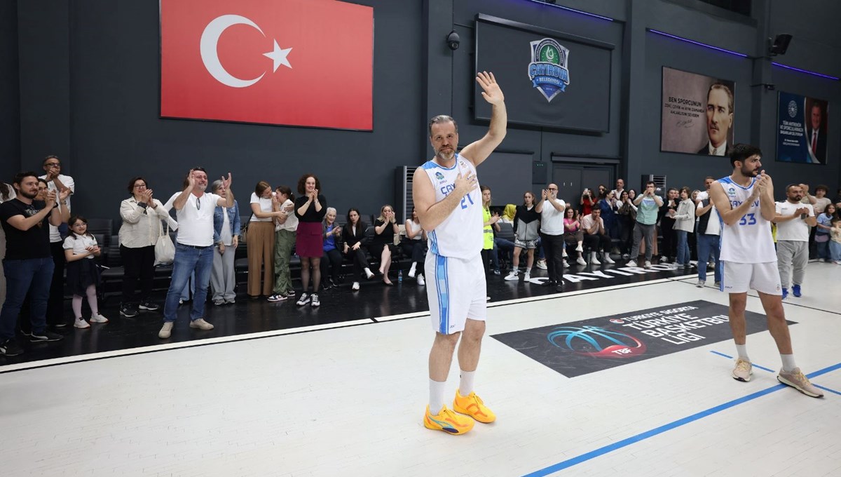 Oğuz Savaş, basketbol kariyerini noktaladı Oğuz Savaş, basketbol kariyerini noktaladı