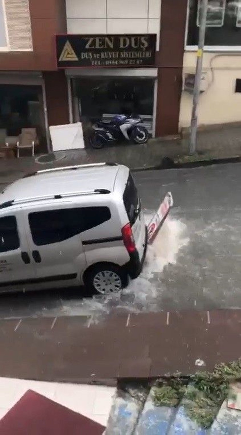 İstanbul'da sağanak su baskını getirdi - 7