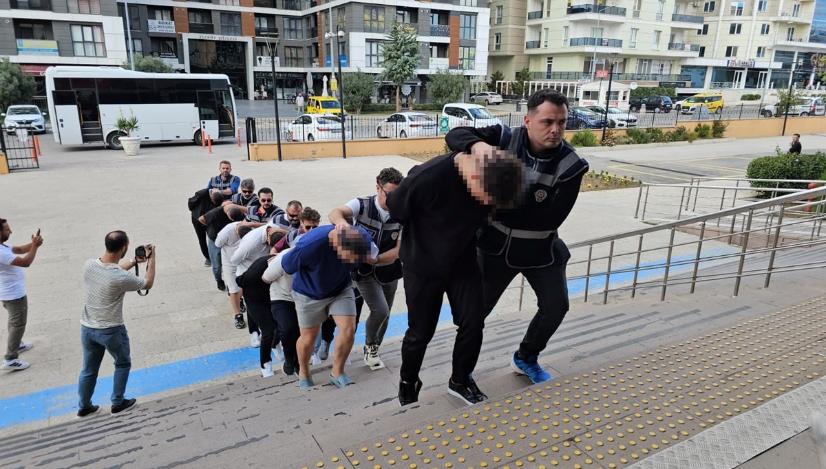 Şehit ailesini dolandıran 11 şüpheli adliyede