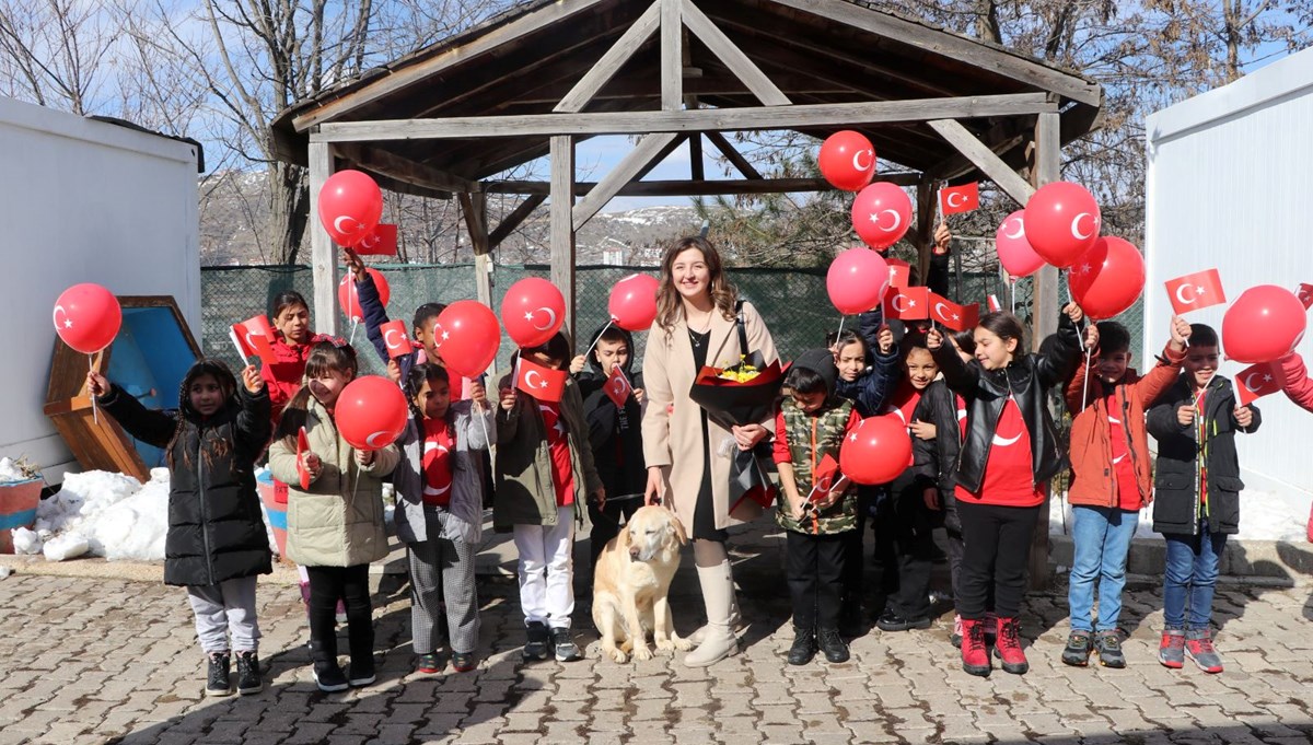 Minik elleriyle atkı ve bere ördüler: Şırnak'ta görev yapan askerlere gönderdiler