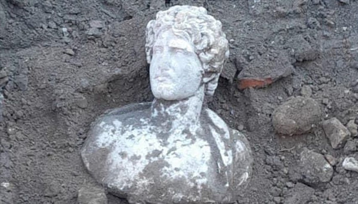 Düzce'deki Prusias Ad Hypium Antik Kenti'nde 1800 yıllık büst bulundu Düzce'deki Prusias Ad Hypium Antik Kenti'nde 1800 yıllık büst bulundu
