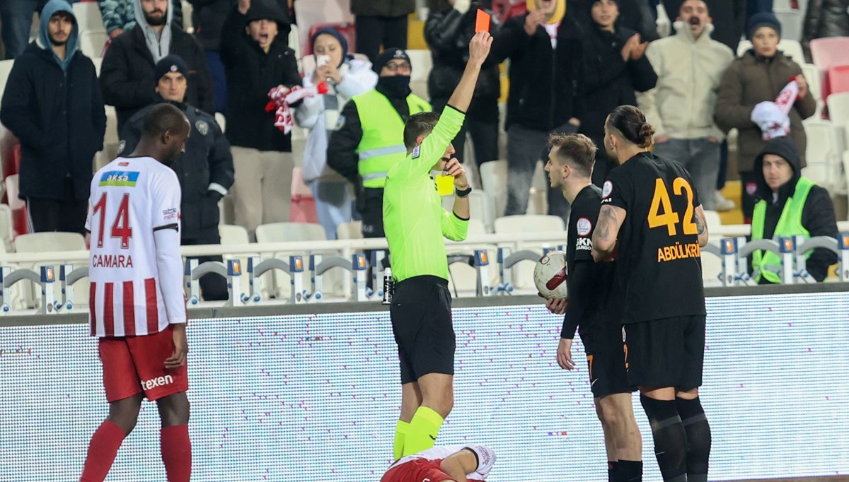 Galatasaray'dan Sivasspor maçı sonrası basın toplantısı kararı Galatasaray'dan Sivasspor maçı sonrası basın toplantısı kararı