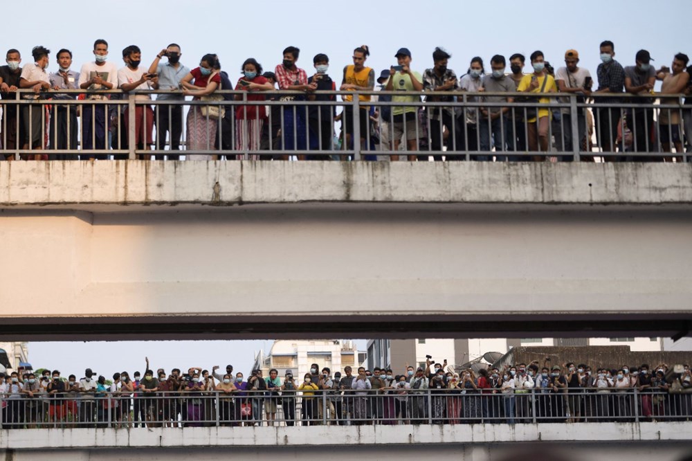 Myanmar'da on binlerce kişi cuntaya meydan okudu - 3