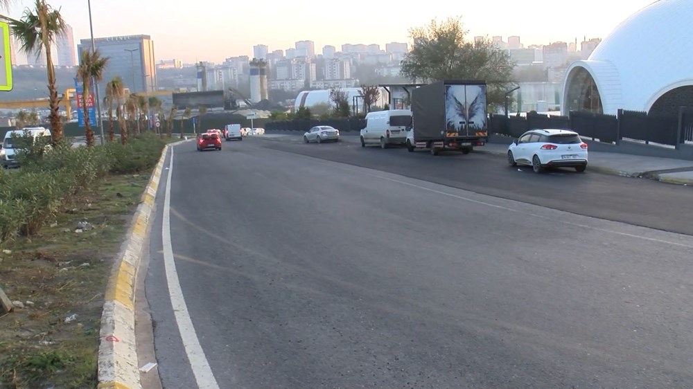 Profesöre trafikte saldırı: Silahlı ve maskeli 4 kişi dövüp aracını çaldı - 3