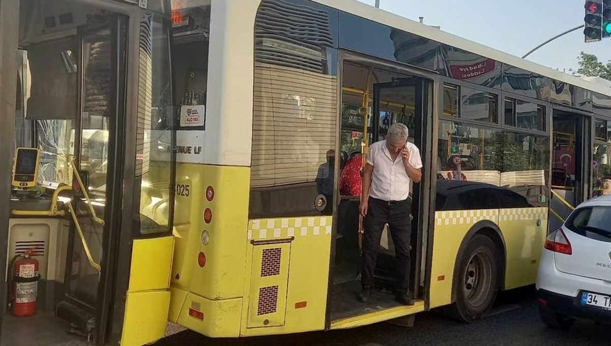 İETT otobüsleri çarpıştı İETT otobüsleri çarpıştı