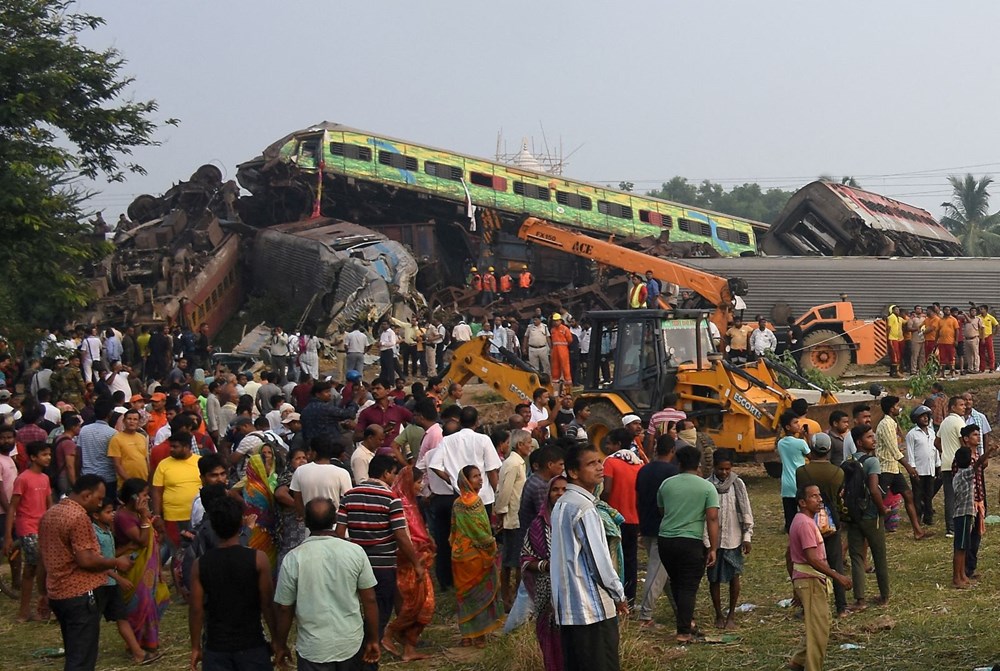 Hindistan'da 3 tren birbirine girdi: 233 ölü, 900'den fazla yaralı - 5