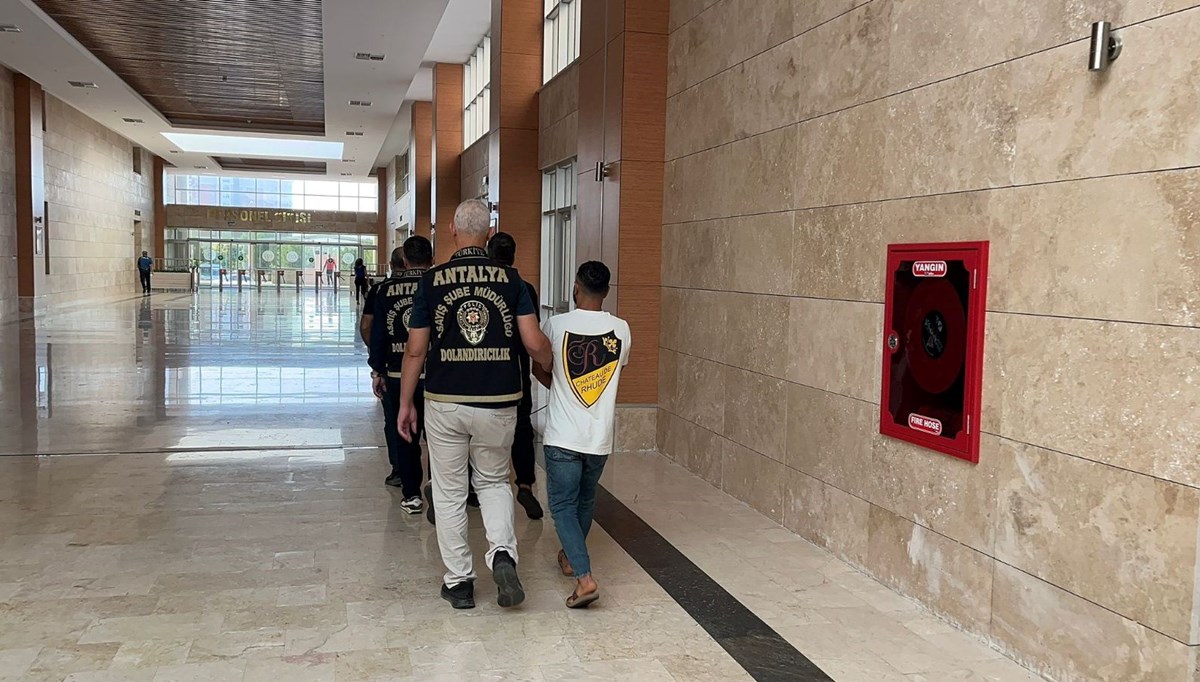 Yaşlıların kabusu oldular: 4 kişi 21,5 milyon TL dolandırıldı Yaşlıların kabusu oldular: 4 kişi 21,5 milyon TL dolandırıldı