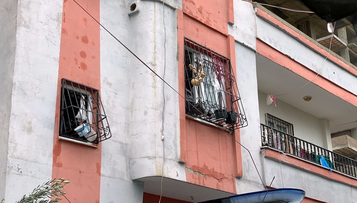 Adana’da bir kişi eşini öldürdü, annesini ağır yaraladı Adana’da bir kişi eşini öldürdü, annesini ağır yaraladı