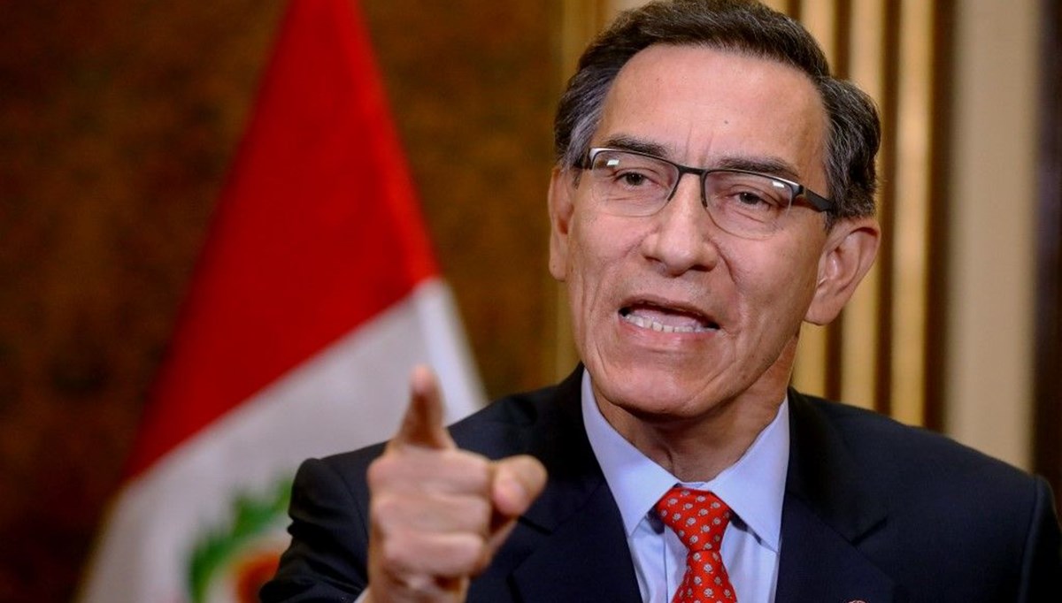 Peru Devlet Başkanı Vizcarra görevinden azledildi