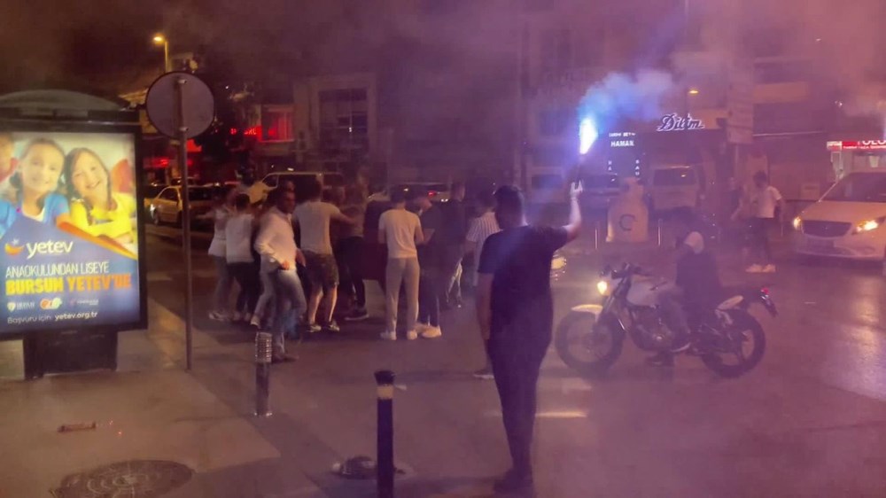 İstanbul'da yine silahlı, meşaleli, sosyal mesafesiz asker uğurlaması - 3