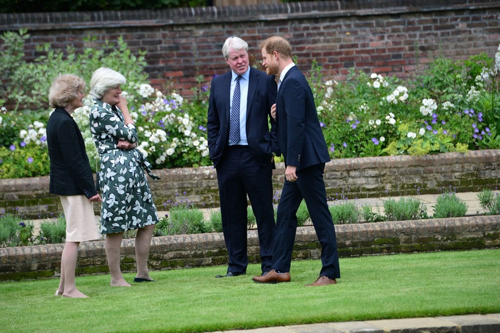 Prenses Diana'nın 60'ıncı doğum gününde Kensington Sarayı'nda heykelinin açılışı yapıldı - 15