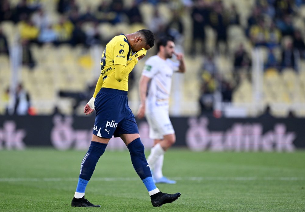 Fenerbahçe taraftarıyla atıştı, menajerine talimat verdi: "Bana kulüp bul" 78 VdQEj5a