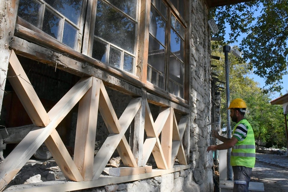 Muğla'daki Stratonikeia Antik Kenti'nin asırlık kahvehanesi restore ediliyor - 1