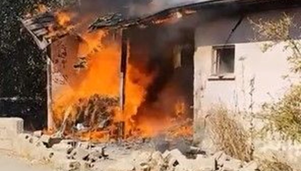 Kırıkhan’da çıkan yangında ev alevlere teslim oldu Kırıkhan’da çıkan yangında ev alevlere teslim oldu