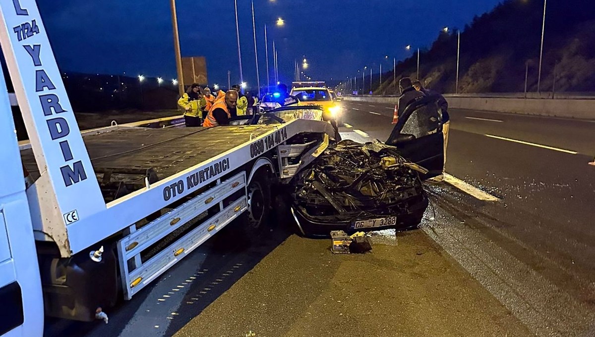 Anadolu Otoyolu'nda otomobil çekiciye çarptı: 2 ölü, 1 yaralı