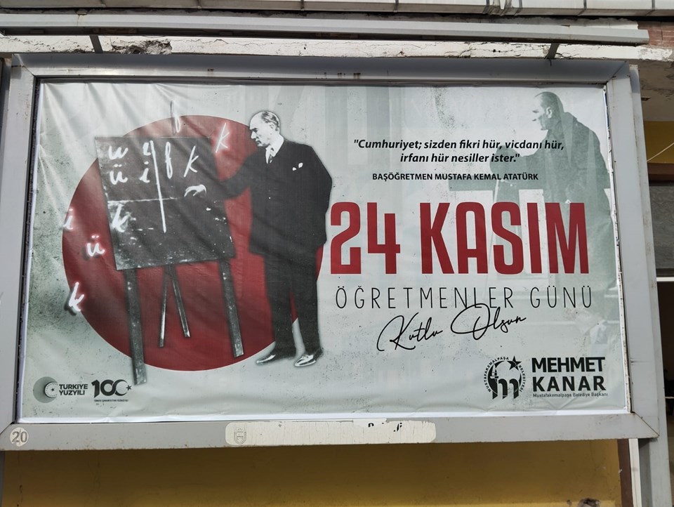 Bursa'da tepki çeken Öğretmenler Günü afişi: 1 gün sonra kaldırıldı - 1