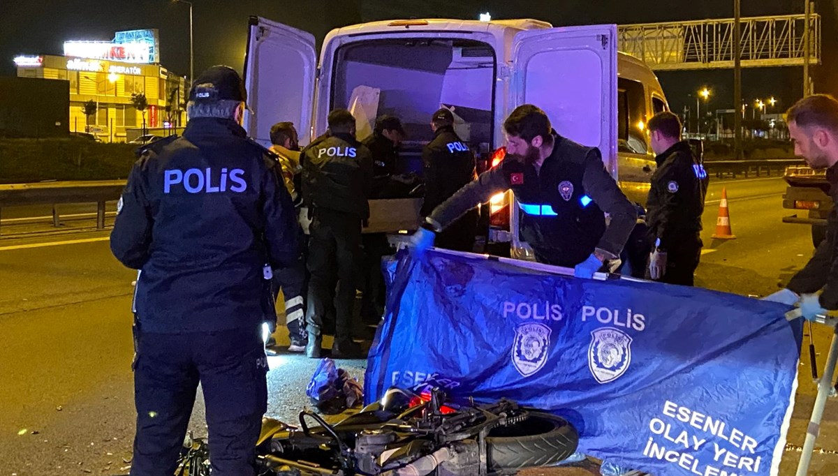 TEM'de motosikletiyle asfalt yenileme aracına çarptı: 1 ölü TEM'de motosikletiyle asfalt yenileme aracına çarptı: 1 ölü