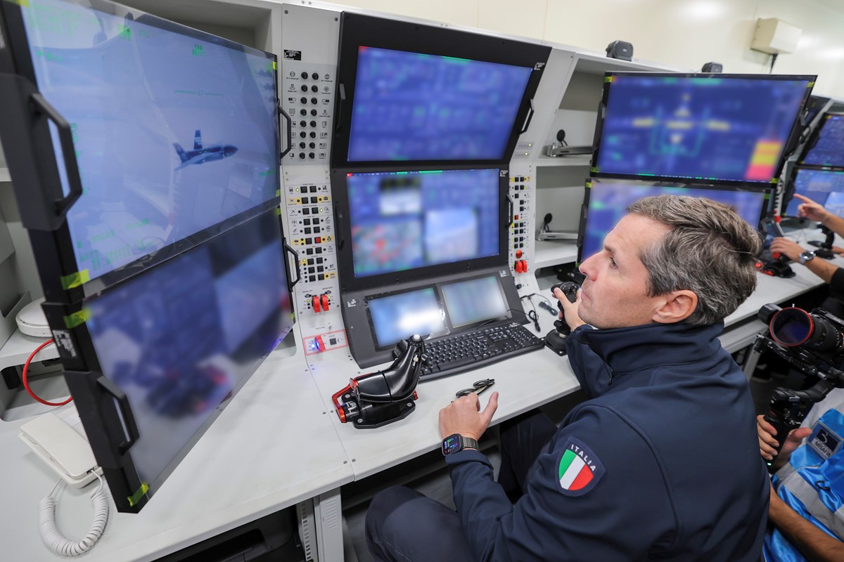 Heyete, İtalya Savunma Bakan Yardımcısı Matteo Perego di Cremnago başkanlık etti.