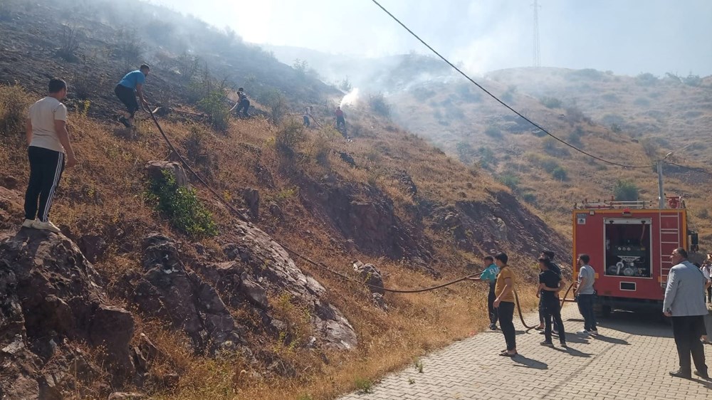 Siirt'te örtü yangını: Ekiplerin müdahalesi sürüyor - 6