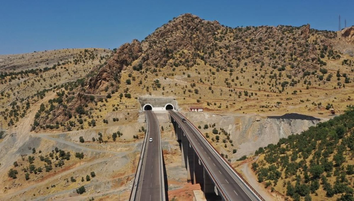 Şırnak-Cizre yolu trafiğe kapatıldı