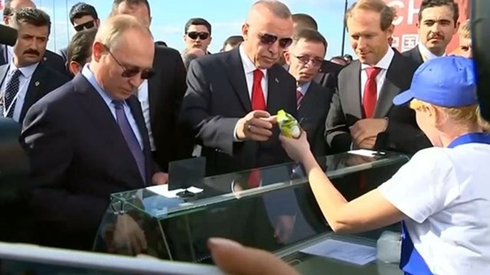 Putin'in arkasındaki gizemli sarışın: Cumhurbaşkanı Erdoğan'a dondurma vermişti - 2