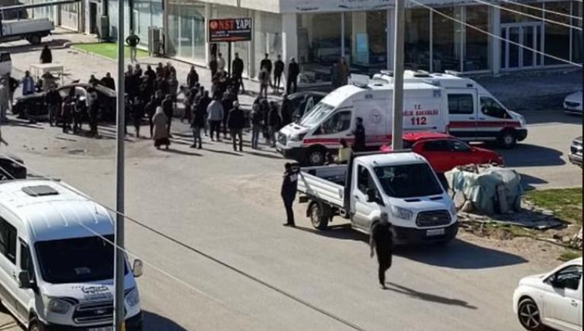 Mardin'de iki otomobil çarpıştı: 2 yaralı Mardin'de iki otomobil çarpıştı: 2 yaralı
