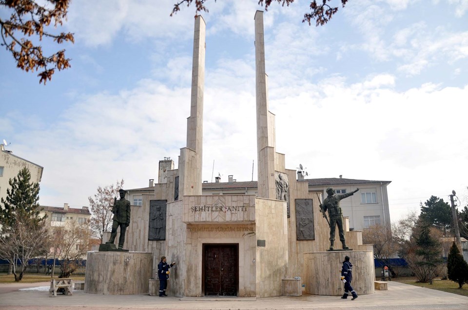 Şehitler Anıtı’na holigan saldırısı - 3