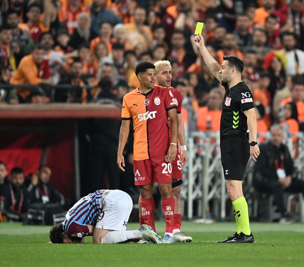 Cihan Aydın'a ağır tenkit: "Türk hakemliği için kapkara gece | Hiç utanmadı!" 74 VgX2evC1E0yR h uKG1ZA