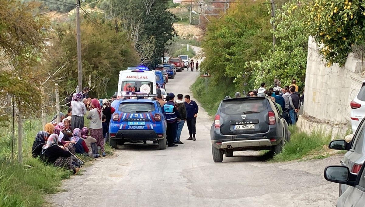 Mersin'de esrarengiz olay: Anne ile oğlu evde, baba araçta yanarak öldü Mersin'de esrarengiz olay: Anne ile oğlu evde, baba araçta yanarak öldü