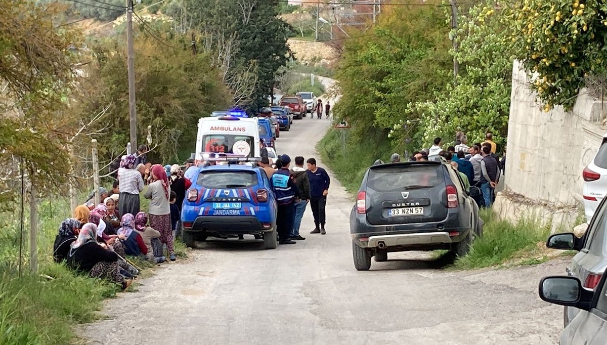 Anne ve oğlu evde, baba araçta yanarak öldü