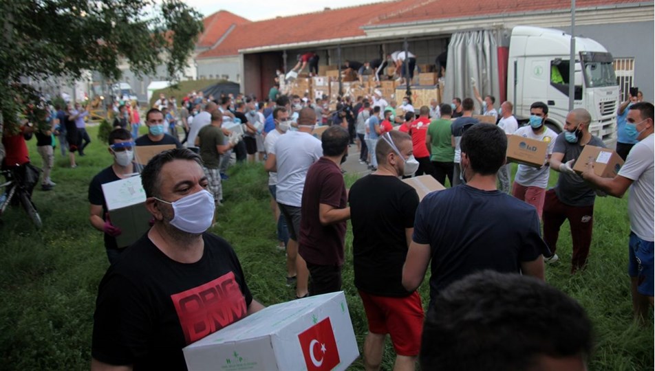 Türkiye'nin gönderdiği tıbbi malzeme yardımı Sancak bölgesine ulaştı