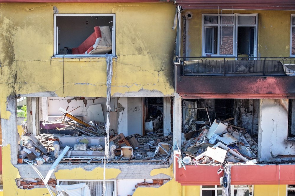 Konya'da patlama: Doğalgaz borusunu kesti, apartman enkaza döndü - 7