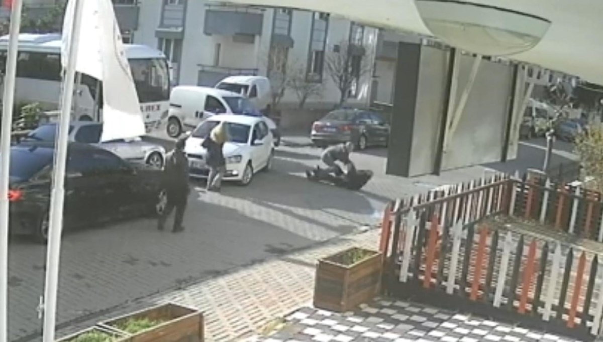 Lüleburgaz'da yol verme kavgası kamerada: Bir kişi silahla öldürüldü Lüleburgaz'da yol verme kavgası kamerada: Bir kişi silahla öldürüldü
