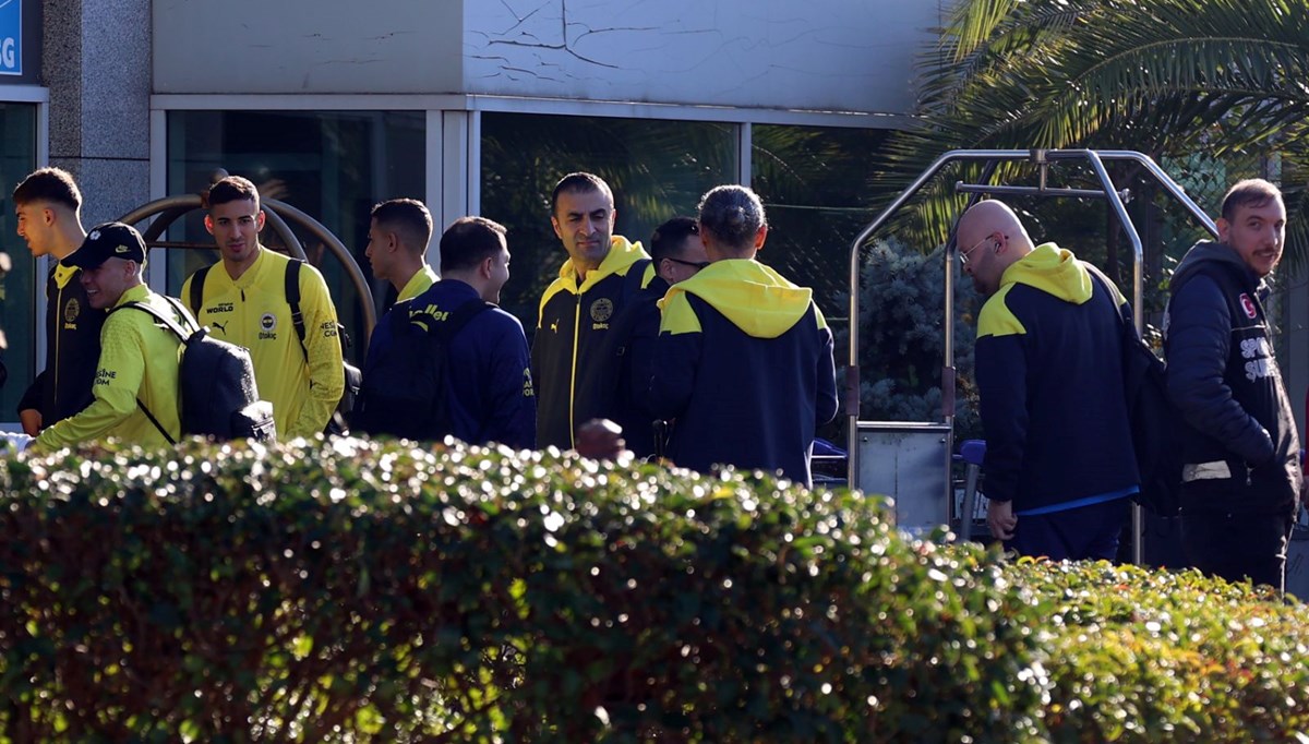 Fenerbahçe, Süper Kupa maçı için Suudi Arabistan'a gitti Fenerbahçe, Süper Kupa maçı için Suudi Arabistan'a gitti