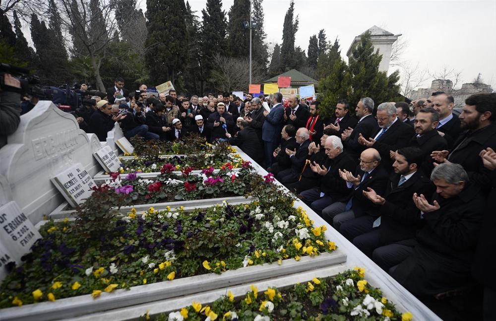 Erbakan mezarı başında anıldı - 1