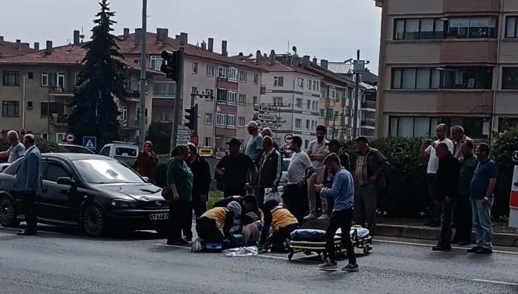 Karşıya geçmek istiyordu, otomobil çarptı