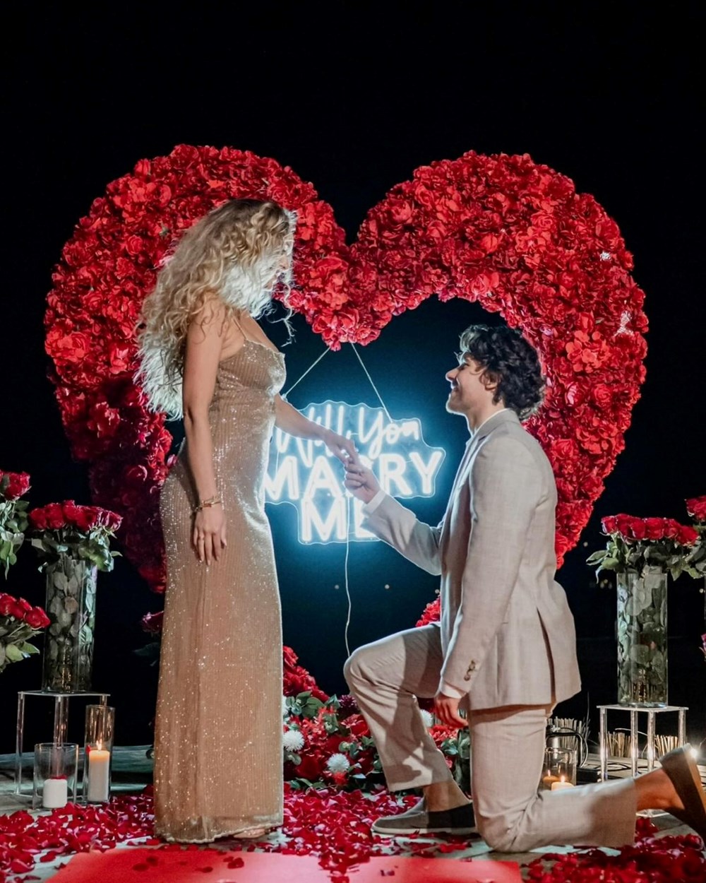 Ferdi Kadıoğlu sevgilisine evlenme teklifi etti 74 Vi46l6bcnkarce6rd2NjwA